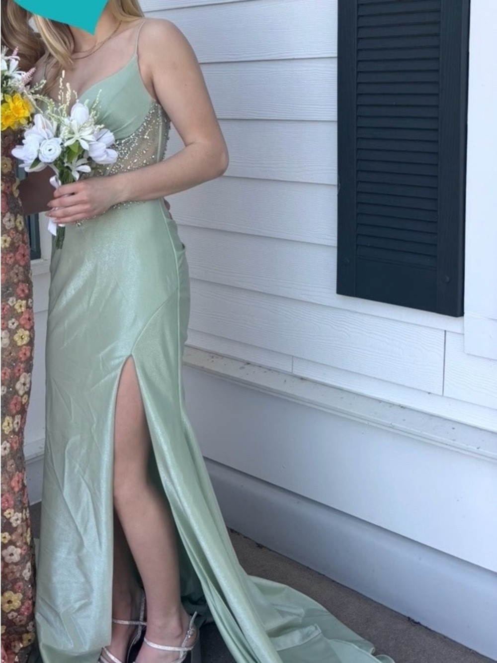 Elegant Spaghetti-Strap Mint Green Evening Dress with Side Slit